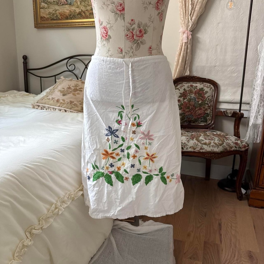 Y2K Charlotte Russe embroidered cotton skirt size medium - Picture 2 of 6